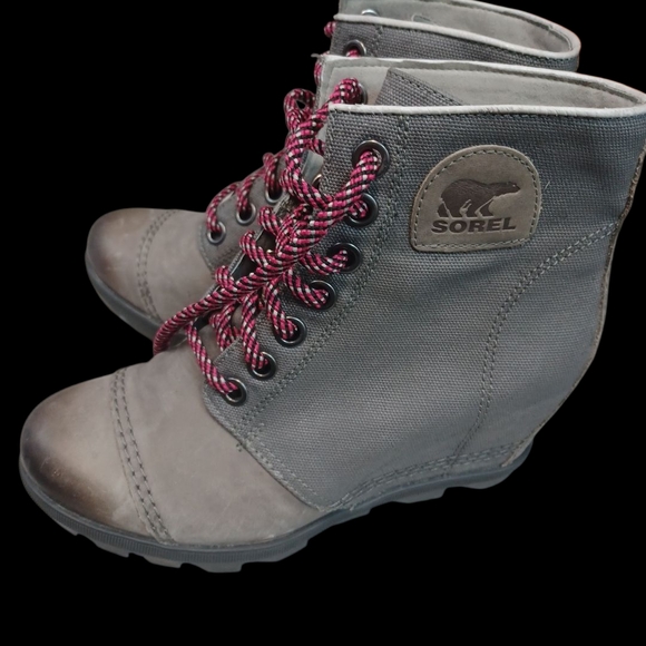 Sorel Shoes - Sorel Gray Women's Boots with Red Laces